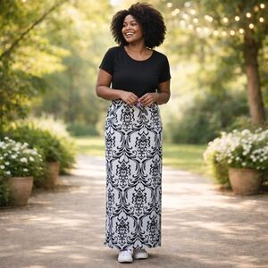 Classic Fashion Black and White Patterned Maxi Dress